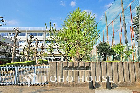 狛江市立狛江第四中学校 距離250m