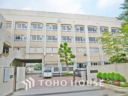 川崎市立西高津中学校 距離1300m