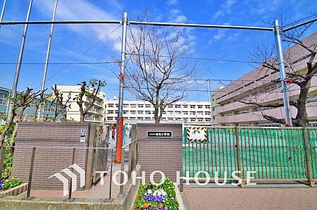 横浜市立鶴見小学校まで約400m