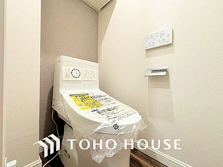 トイレには快適な温水洗浄便座付