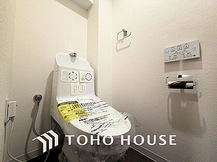 トイレには快適な温水洗浄便座付