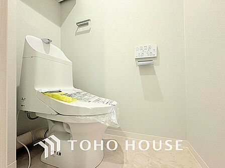トイレには快適な温水洗浄便座付