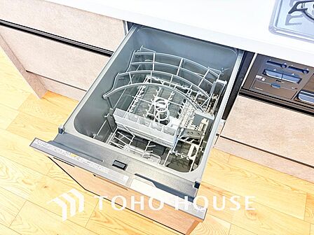 ビルトイン式食洗機完備のシステムキッチンで食後もゆったり家族団らん