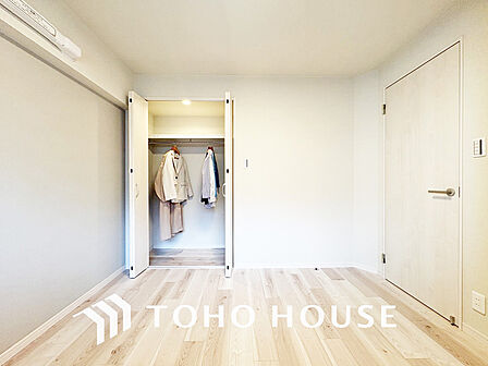 シンプルですっきりとした室内は飽きのこない居心地の良い雰囲気