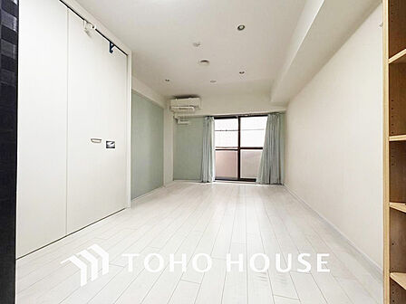 穏やかな寛ぎを届ける上質な住空間。自分の時間を充実させながら心豊かにできるプライベート空間(現地には家具があります)