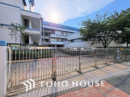 横浜市立本町小学校 距離1300m