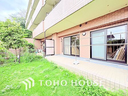 日当たりの良いバルコニーで晴れの日の洗濯物も楽しみになりますね