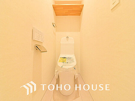 トイレには快適な温水洗浄便座付