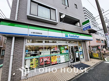 ファミリーマート 小浦杉田駅前店 距離1100m