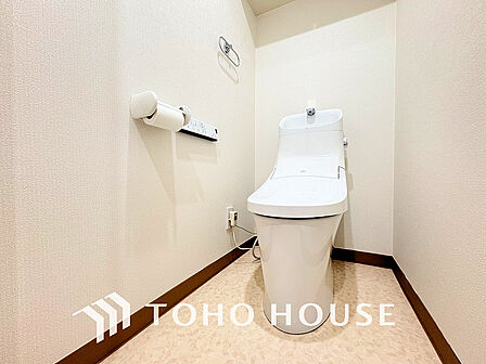 トイレには快適な温水洗浄便座付