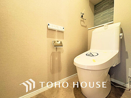 トイレには快適な温水洗浄便座付