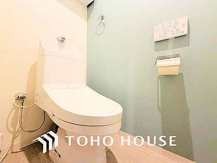 トイレには快適な温水洗浄便座付