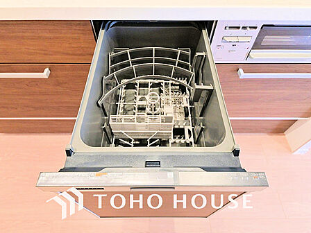 ビルトイン式食洗機完備のシステムキッチンで食後もゆったり家族団らん