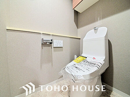 トイレには快適な温水洗浄便座付