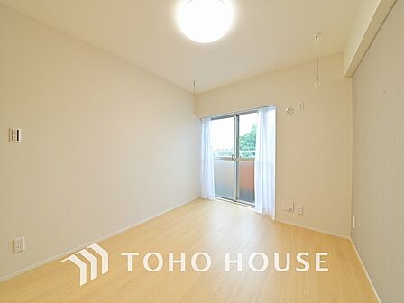 シンプルですっきりとした室内は飽きのこない居心地の良い雰囲気です