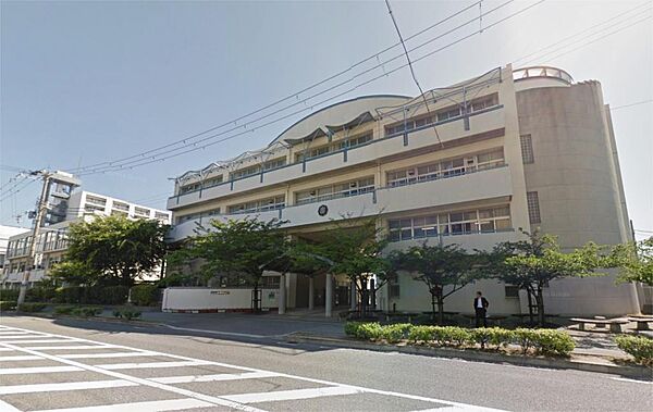 画像16:神戸市立魚崎中学校（673m）
