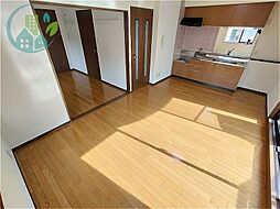 阪急神戸本線 六甲駅 徒歩12分の賃貸マンション 4階1LDKのリビング/ダイニング