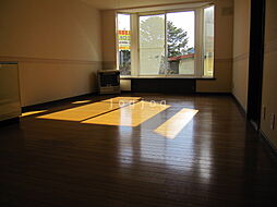 カーサ・カーレッジ 201 1階2LDKのリビング/ダイニング