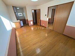 チェリーブロッサム日の出 202 1階1LDKのリビング/ダイニング