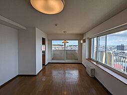 グランドール大東 801 8階4LDKのリビング/ダイニング