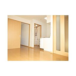 ロイヤルハイム栄町 201 2階1DKのリビング/ダイニング