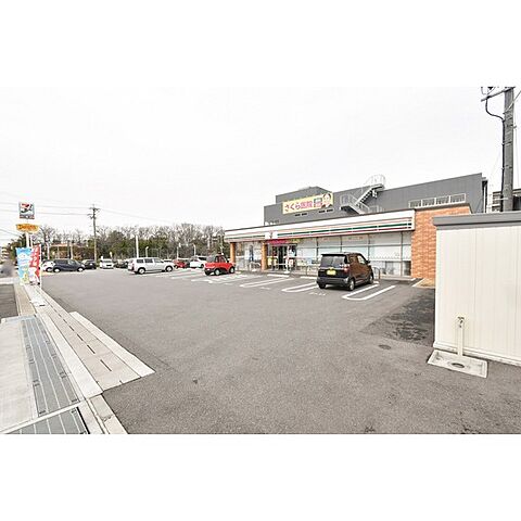 コンビニ「セブンイレブン名古屋鳴子町3丁目店まで550ｍ」