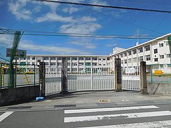 画像16:松阪市立松江小学校（303m）
