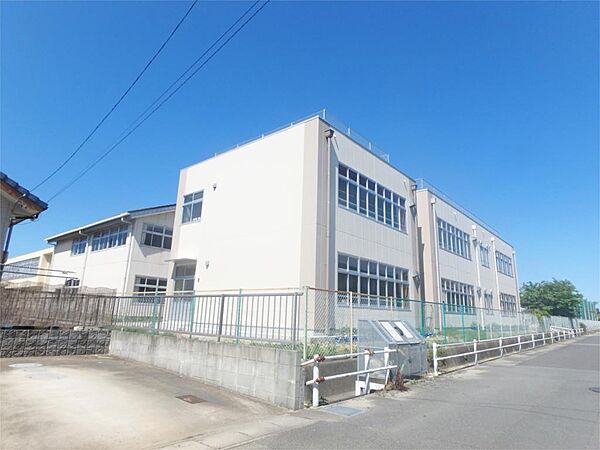 画像18:松阪市立天白小学校（1611m）
