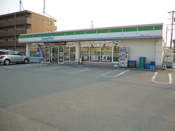ファミリーマート 松阪インター店（318m）
