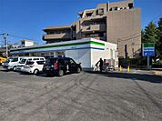 ファミリーマート 三鷹東八通り店（126m）