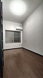 プラザ・ドゥ・カルロス 1階ワンルームのリビング/ダイニング