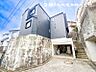 外観：【外観】静かな住宅街、近隣地との間隔も広くゆったり！！街並みをぜひご覧くださいませ