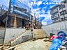 外観：【外観】閑静な住宅地に馴染む落ち着いた色合いの贅沢な空間！！毎日のお散歩も快適な緑に恵まれたエリア！ 