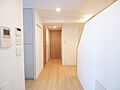 玄関から居住ス...