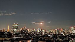 バルコニーからの夜景（眺望等は将来にわたって保証されるものではありません）