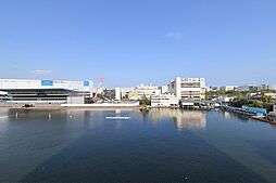東側バルコニーからの眺望　高い建物が少ないため開放感があります