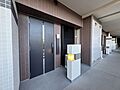 玄関前にはお洒...