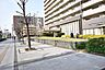 その他：ゆとりある公開空地が、開放感と潤いのある住環境を演出します。