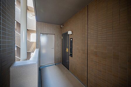 プライバシーも守られる玄関専用ポーチ付き