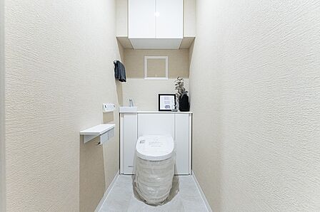 トイレです。温水洗浄便座付きなので、快適にご使用いただけます。
