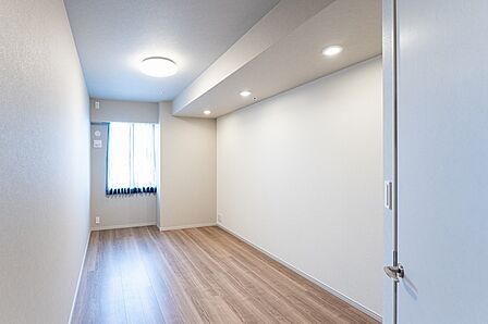 約8.0帖の洋室です。