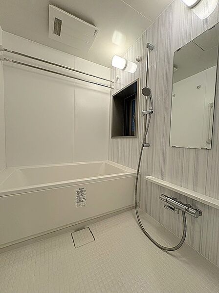 1418サイズの浴室には、自然換気のできる窓もあります。