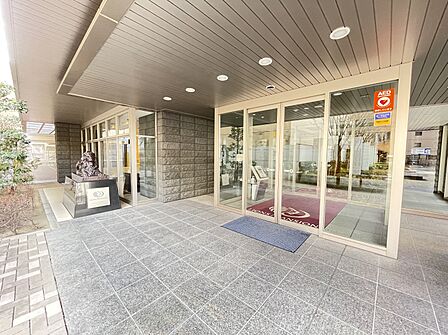 オートロックシステム付きのエントランス