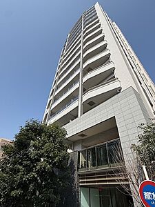 外観:総戸数47戸のホワイトを基調とした外観 外観:総戸数47戸のホワイトを基調とした外観