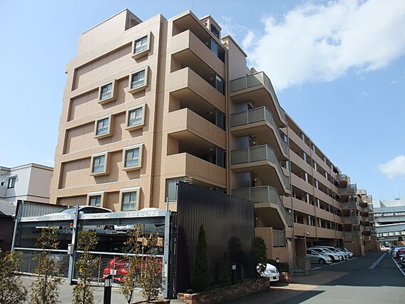 開放廊下側の建...