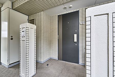 戸建て感覚を演出する約4.34平米のオープンポーチ。