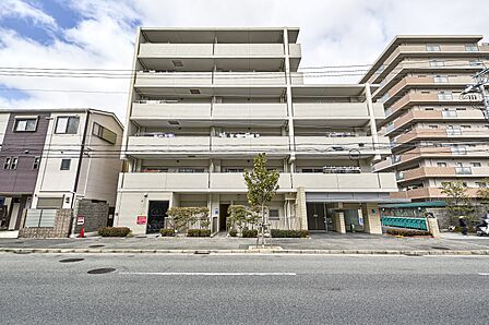 建物南東方向から撮影