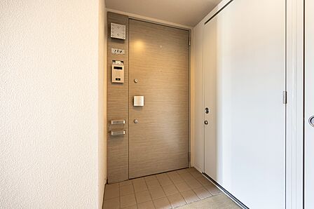 0.77平米のアルコーブが設けられております。