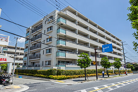 2010年11月築 地上7階建 RC造 総戸数90戸