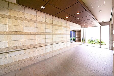 ロ高級感のあるタイル貼りで落ち着いた空間を演出しています。